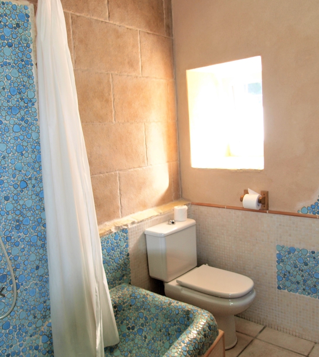 Ibiza rental villa rv collexion 2022 finca san jose verg family bathroom 1.1.jpg